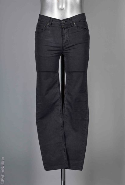 ACNE STUDIO, DSQUARED2, PHILIPP PLEIN
TROIS...