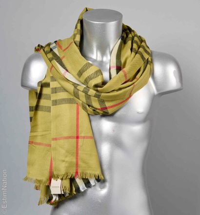 BURBERRY LONDON
ECHARPE frangée en probablement...