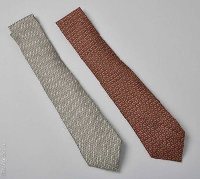 HERMÈS PARIS
DEUX CRAVATES en twill de soie...