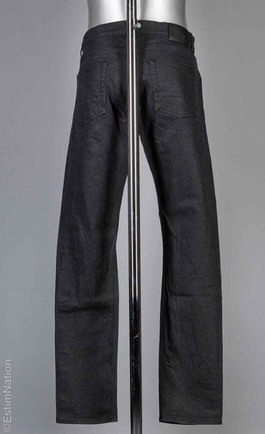 ALEXANDER McQUEEN PAR SARAH BURTON (2020)
JEAN...