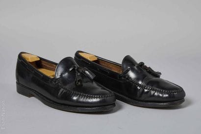 FAIRMOUNT
PAIRE DE MOCASSINS à pompons en...