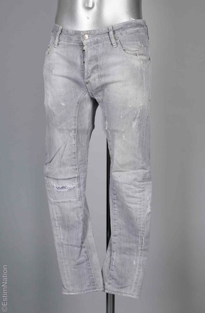 DSQUARED2
DEUX JEANS en denim gris clair...