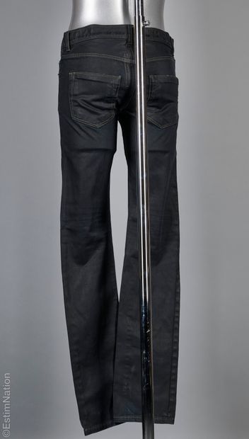 RICK OWENS
JEAN en denim noir aspect légèrement...
