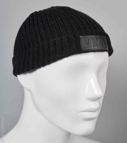 VALENTINO
BONNET en tricot de laine noir...