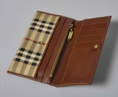 BURBERRY LONDON
PORTEFEUILLE en cuir marron...