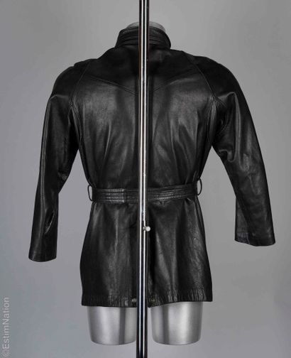 MAC DOUGLAS VINTAGE
VESTE en cuir noir, fermeture...