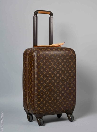 LOUIS VUITTON (2013)
VALISE à roulettes 