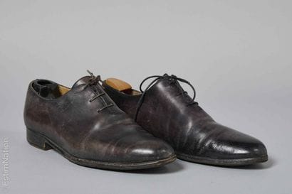 BERLUTI
PAIRE DE RICHELIEUS en veau à patine...