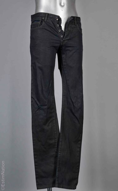 RICK OWENS
JEAN en denim noir aspect légèrement...