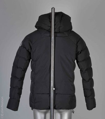 JOTT
Black polyester down and feather-filled...