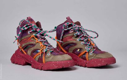 N°1 GENESIS II BY MCQ ALEXANDER MCQUEEN (2020)
PAIRE...