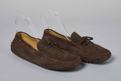 TOD'S FOR FERRARI
PAIRE DE MOCASSINS en peau...