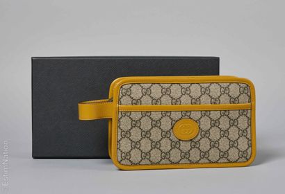 GUCCI
POCHETTE en toile enduite Suprême GG...