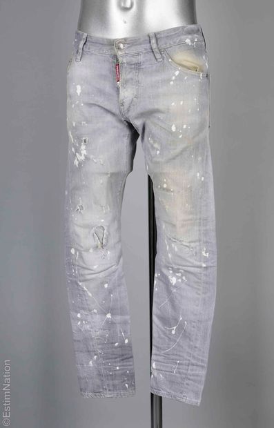 DSQUARED2
DEUX JEANS en denim gris clair...
