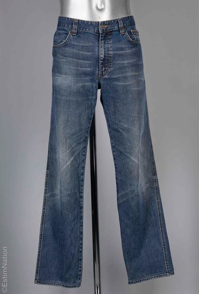 BURBERRY LONDON
JEAN droit en denim légèrement...