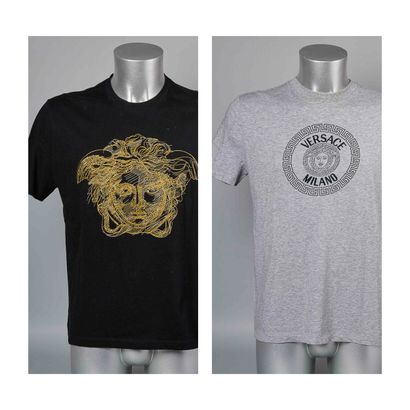 VERSACE
DEUX TEE SHIRTS en coton à décor...