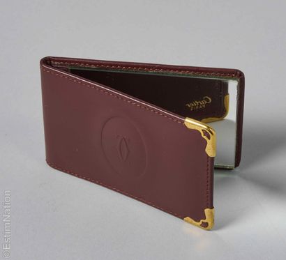 CARTIER PARIS
MIROIR de poche en cuir bordeaux,...