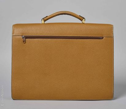 LE TANNEUR
SACOCHE en cuir grainé cognac...