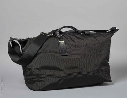 LONGCHAMP
SAC DE VOYAGE en nylon noir, poignées...