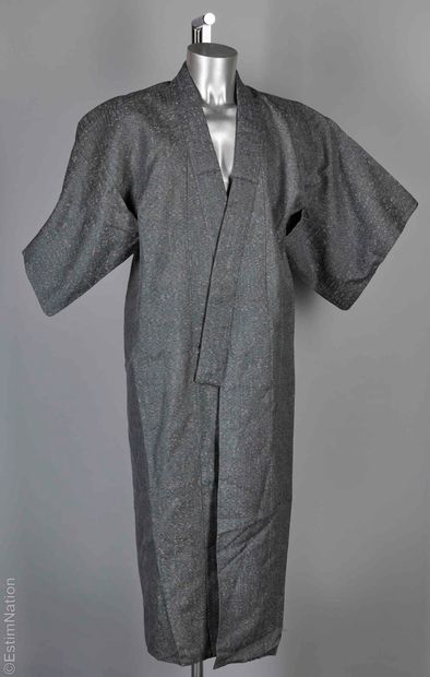 ANONYME TRAVAIL JAPONAIS VINTAGE
DEUX KIMONOS...