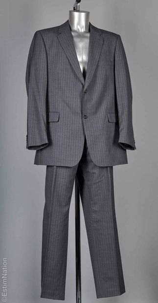 BURBERRY LONDON
COSTUME en laine vierge grise...