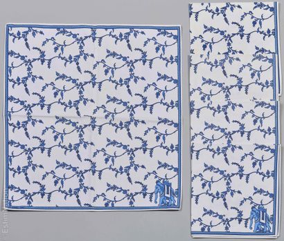 HERMÈS
CINQ SERVIETTES DE TABLE en coton...