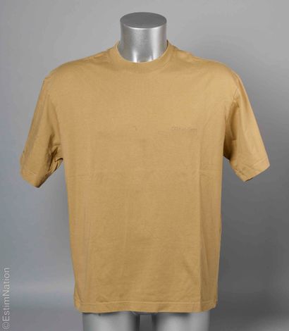 BALENCIAGA WARDROBE UNISEX PAR DEMNA GVASALIA...