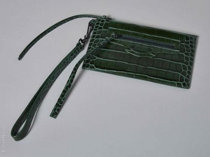 BALENCIAGA
POCHETTE zippée en cuir embossé...