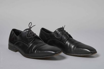HUGO BOSS
PAIRE DE DERBIES en cuir surpiqué...