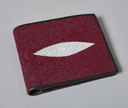 ANONYME
PORTEFEUILLE compact en galuchat...