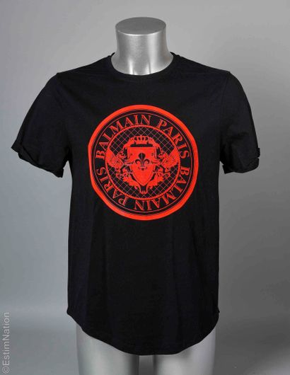BALMAIN
DEUX TEE SHIRTS en coton floqué du...