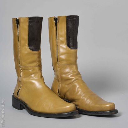ROBERTO CAVALLI
PAIR OF BOOTS in mustard...