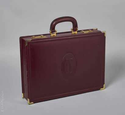 MUST DE CARTIER VINTAGE
VALISETTE en cuir...