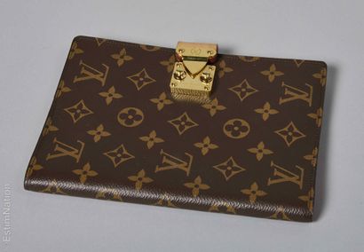 LOUIS VUITTON (2018)
COUVERTURE DE CARNET...