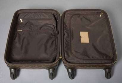 LOUIS VUITTON (2013)
VALISE à roulettes 