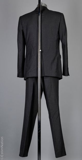 DOLCE & GABBANA
COSTUME en laine vierge noire...
