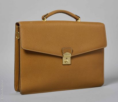 LE TANNEUR
SACOCHE en cuir grainé cognac...