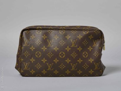 LOUIS VUITTON VINTAGE
TROUSSE DE TOILETTE...