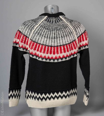 BURBERRY
EPAIS PULL OVER en tricot de laine...