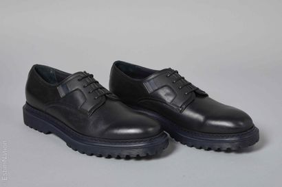 HARMOND & BLAINE
PAIRE DE DERBIES en cuir...