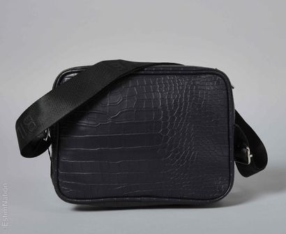 BILL TORNADE
BESACE in black embossed imitation...