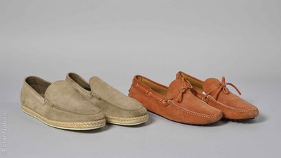 TOD'S, CARSHOE
DEUX PAIRES DE MOCASSINS en...