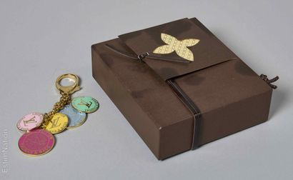 LOUIS VUITTON
BIJOU DE SAC en métal doré...