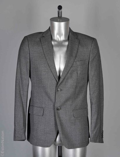 ANTHONY GARCON
TROIS VESTES : la première...