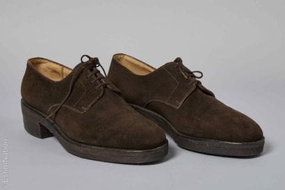J.M. WESTON
PAIRE DE DERBIES en peau chocolat...