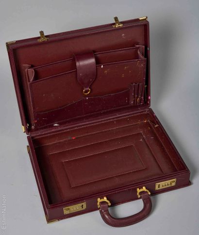 MUST DE CARTIER VINTAGE
VALISETTE en cuir...