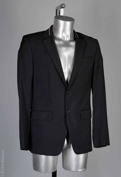 GIVENCHY PAR RICCARDO TISCI CIRCA 2015
VESTE...
