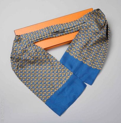 HERMÈS PARIS
ASCOT en twill de soie imprimé...