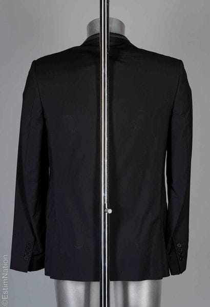 GIVENCHY PAR RICCARDO TISCI CIRCA 2015
VESTE...
