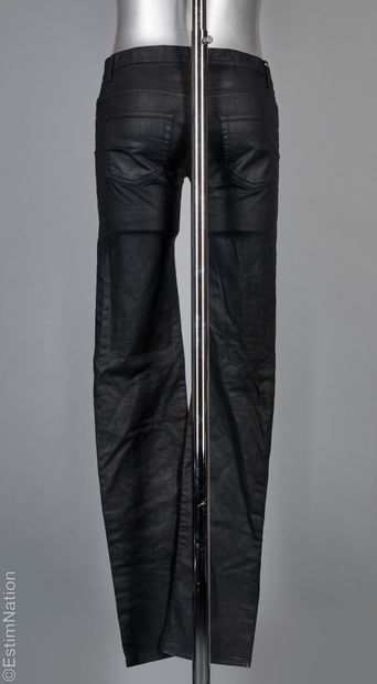 DIOR HOMME
JEAN long en coton enduit stretch...